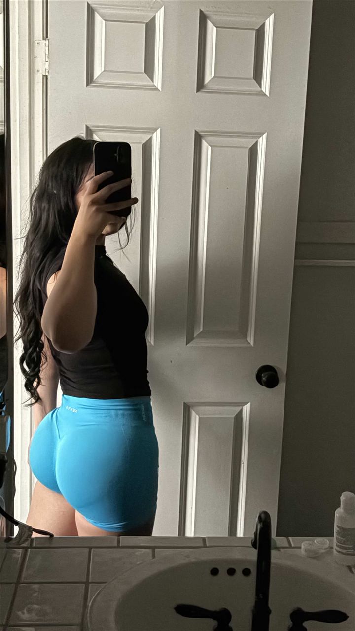 evelynyeagerr — Impact Shorts - Bright Blue customer photo